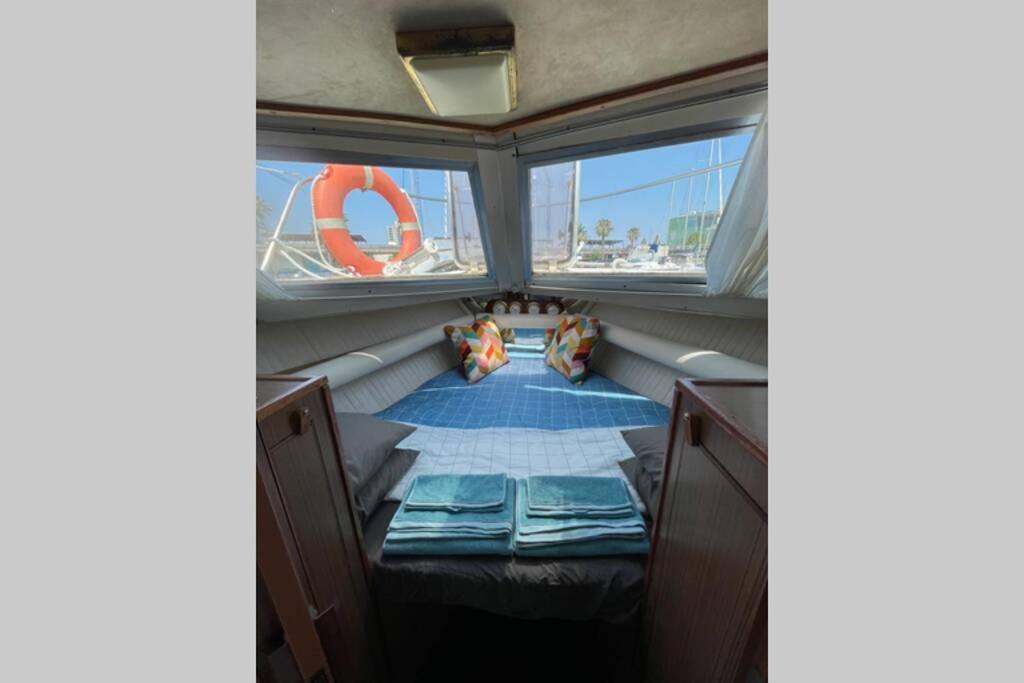 Beautiful 70S Vintage Yacht Boat In Barcelona Hotel Sant Adria de Besos Buitenkant foto