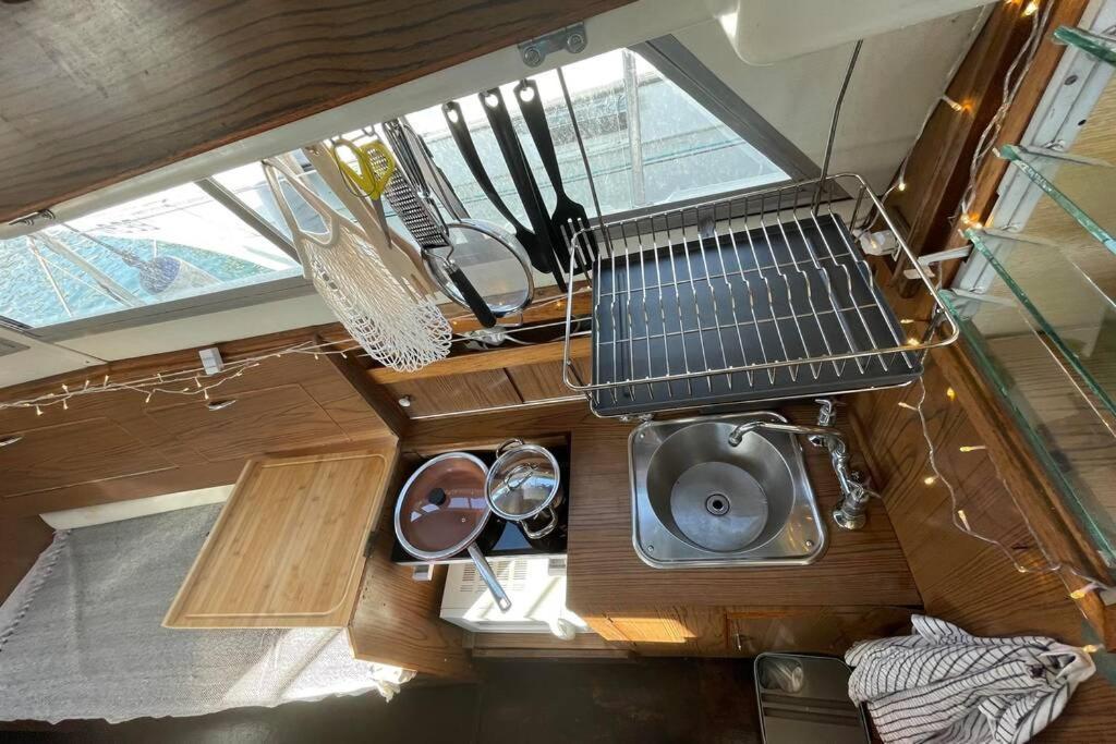 Beautiful 70S Vintage Yacht Boat In Barcelona Hotel Sant Adria de Besos Buitenkant foto
