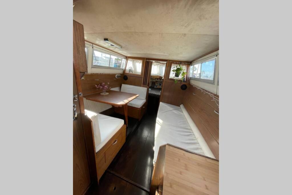 Beautiful 70S Vintage Yacht Boat In Barcelona Hotel Sant Adria de Besos Buitenkant foto