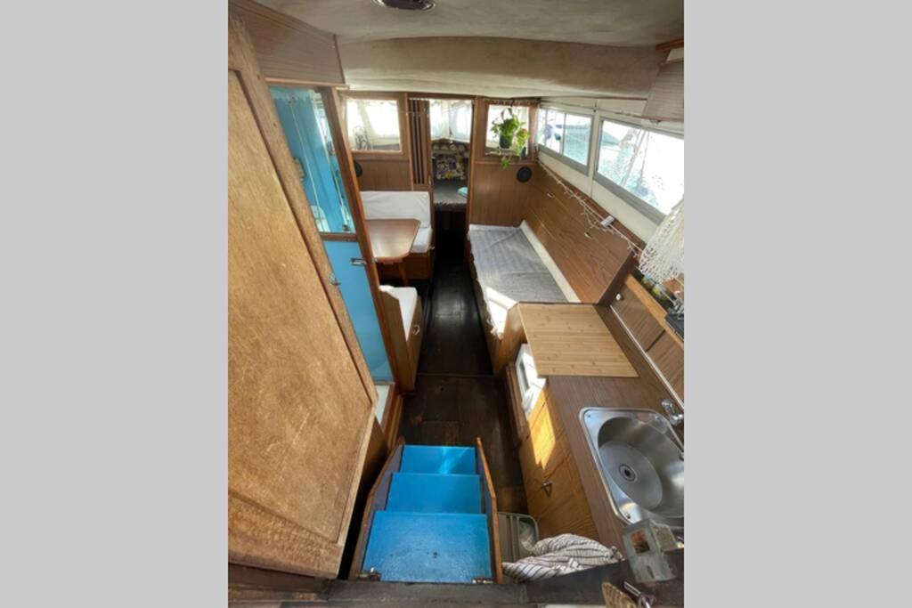 Beautiful 70S Vintage Yacht Boat In Barcelona Hotel Sant Adria de Besos Buitenkant foto