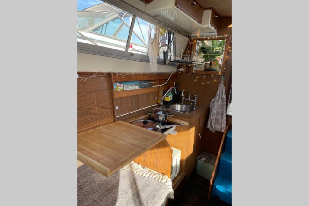 Beautiful 70S Vintage Yacht Boat In Barcelona Hotel Sant Adria de Besos Buitenkant foto