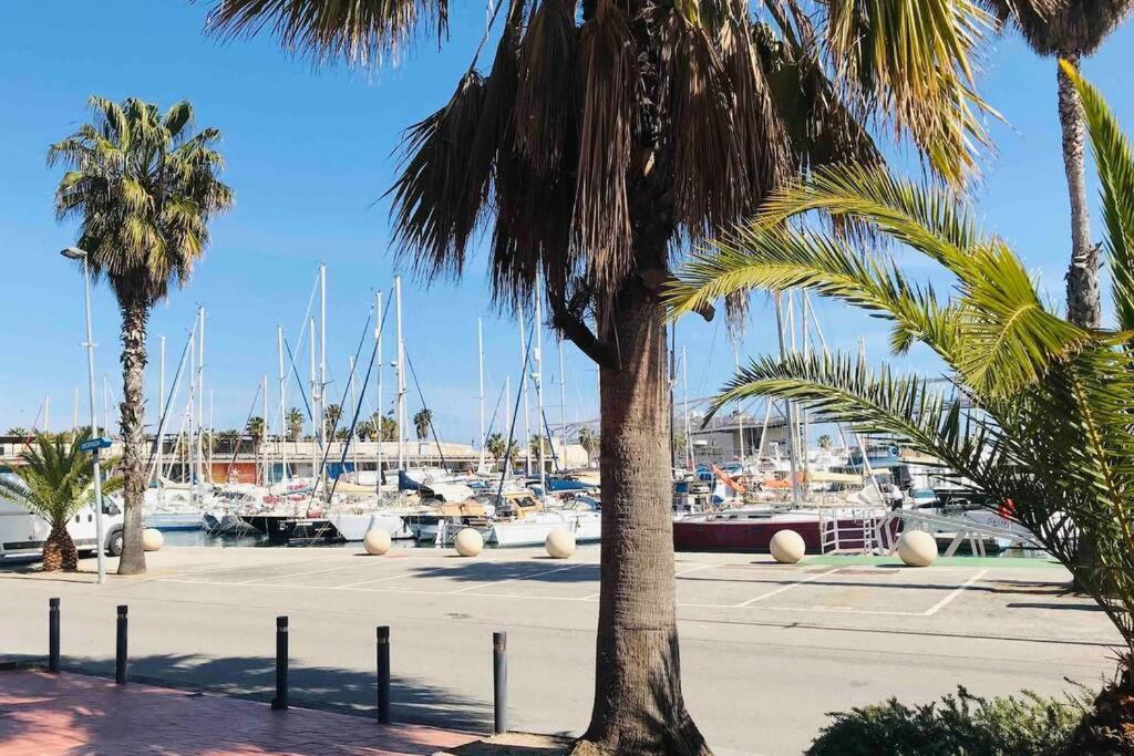 Beautiful 70S Vintage Yacht Boat In Barcelona Hotel Sant Adria de Besos Buitenkant foto