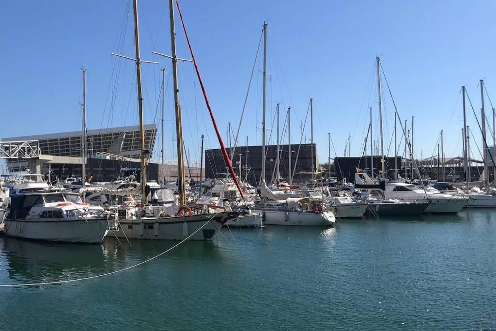 Beautiful 70S Vintage Yacht Boat In Barcelona Hotel Sant Adria de Besos Buitenkant foto