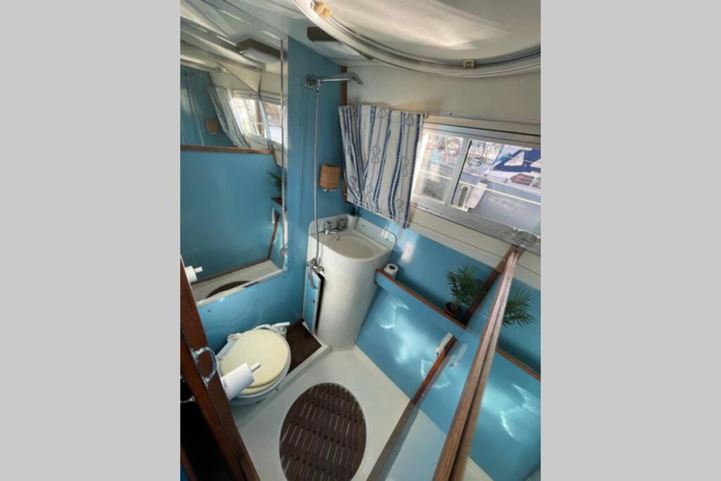 Beautiful 70S Vintage Yacht Boat In Barcelona Hotel Sant Adria de Besos Buitenkant foto