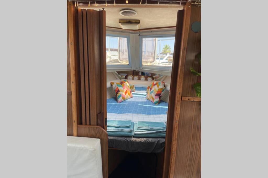 Beautiful 70S Vintage Yacht Boat In Barcelona Hotel Sant Adria de Besos Buitenkant foto